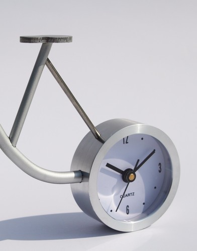 Elegant Contemporary Aluminium Desk Table Clock Bicycle Shape Picture Frame Gift - Picture 3 of 11
