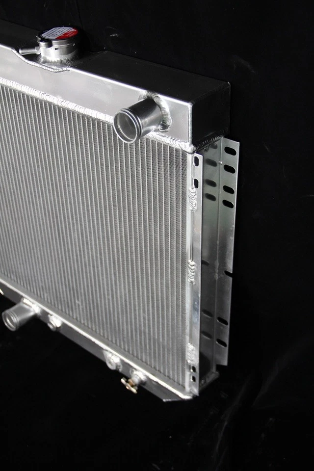 Radiador de aluminio de 3 filas CC339 apto para Ford Maverick (AT) 1970-1977 4,1 L/5,0 L 339 Foto 3 de 4