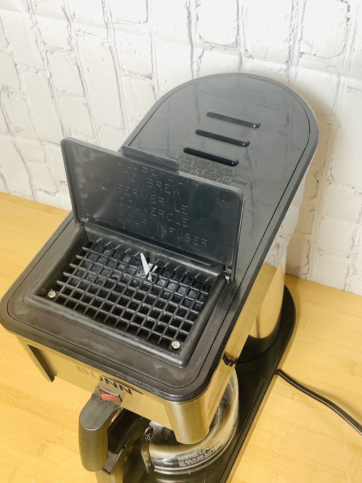 BUNN BXB Coffee Maker 10 Cup Black and Stainless Brewer Works Great