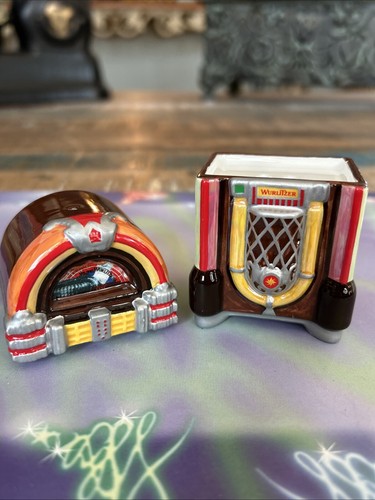 Saleros y pimenteros Wurlitzer Jukebox 1998 apilables de cerámica de Enesco nuevo en caja - Imagen 6 de 18