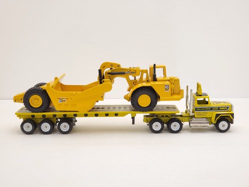 Winross 1993 Keller Bros. Ford Tractor Trailer with Caterpillar Load - Picture 9 of 22