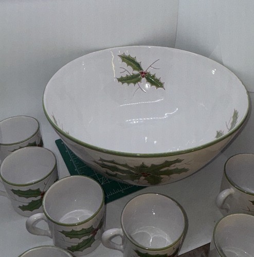 Holly & Berry Christmas Ceramic Serving/Punch Bowl Made in Italy w/ 12 Mugs - Picture 2 of 11
