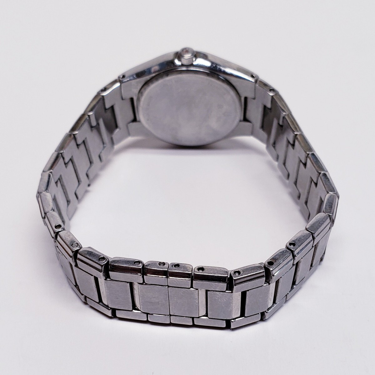 Bulova 8 Diamonds Silver Tone White Mother of Pearl Dial  display picture 3