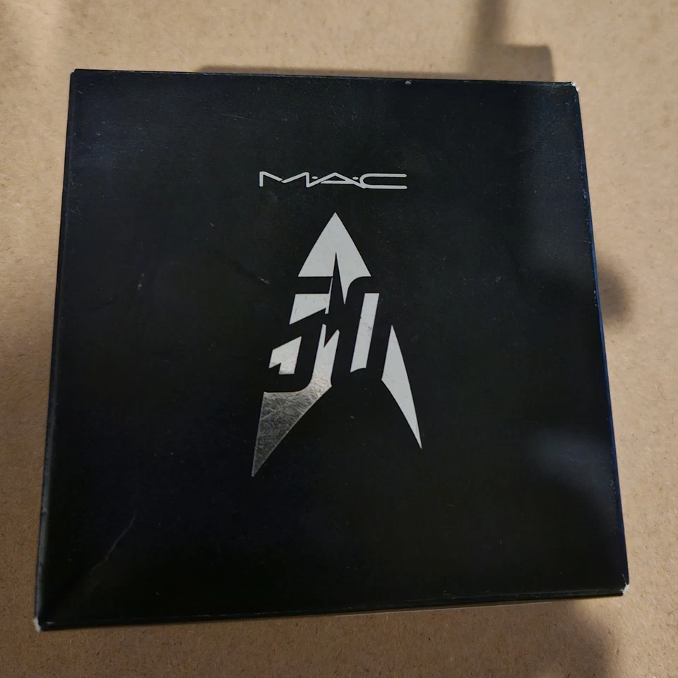 MAC Trip The Light Fantastic Powder LUNA LUSTER Star Trek Collection 0.22 Oz - Image 4 of 4