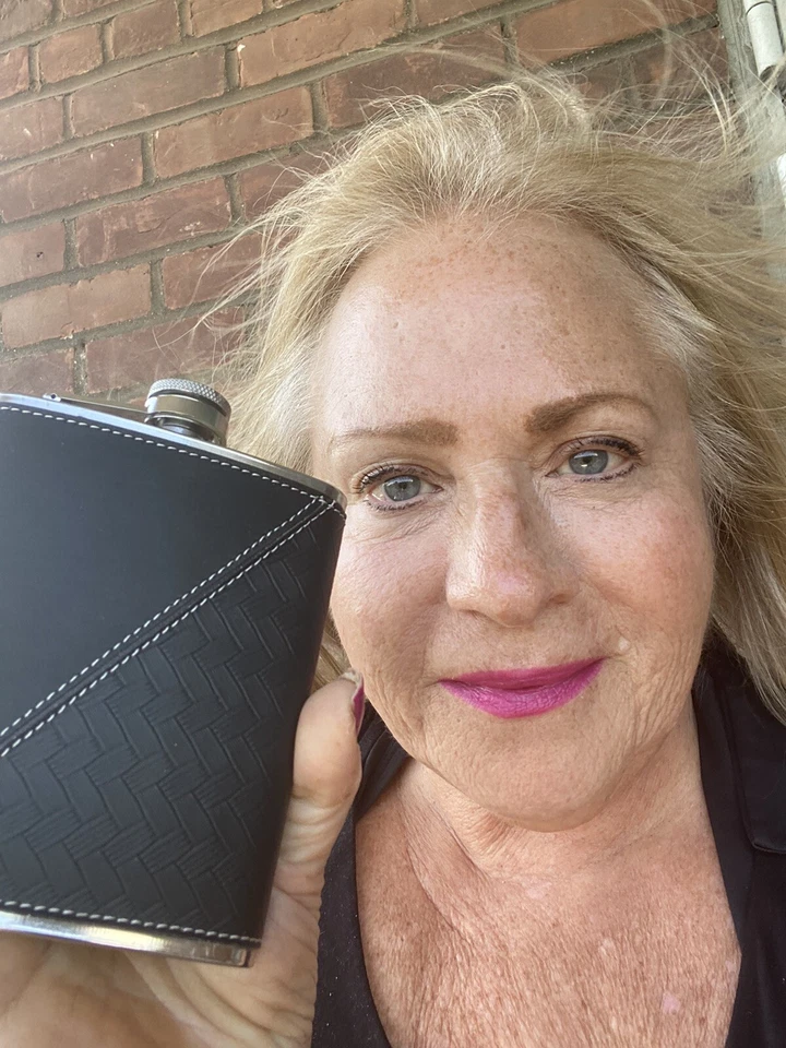 LEATHER OVER STAINLESS FLASKS NEW SET OF 3 SHOWER ,GROOMS,DADS RETAL $74 - Image 3 of 4