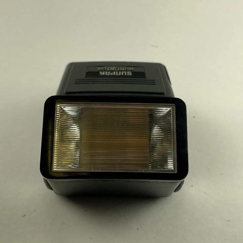 Sunpak Auto 30DX Thyristor Electronic Flash Black for Nikon Shoe Mount Camera - Image 2 of 4