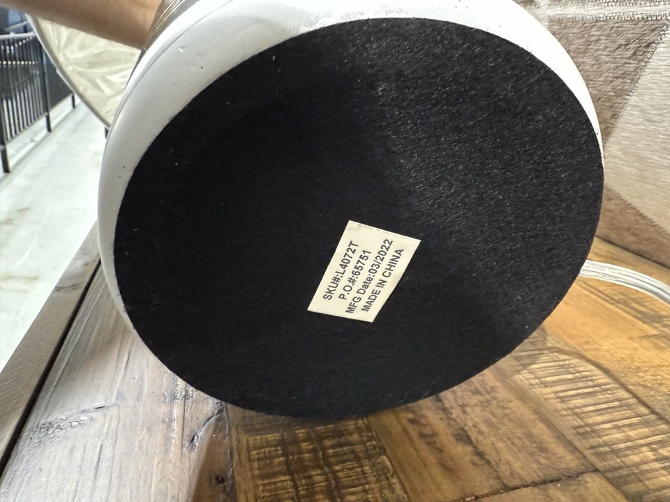 Abajur de mesa Bassett espelho Makalu marrom/ouro/branco poliresina novo! 16”x16”x27”H - Imagem 4 de 4