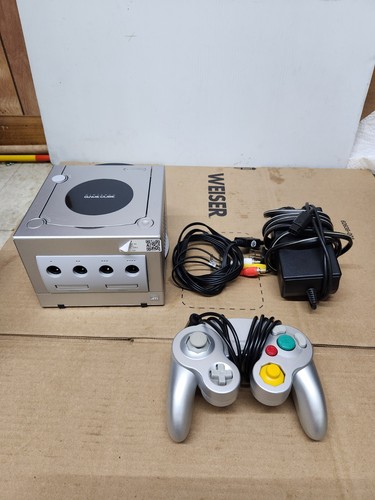Nintendo GameCube Platinum Console - Silver [READ DESCRIPTION] - Picture 1 of 4