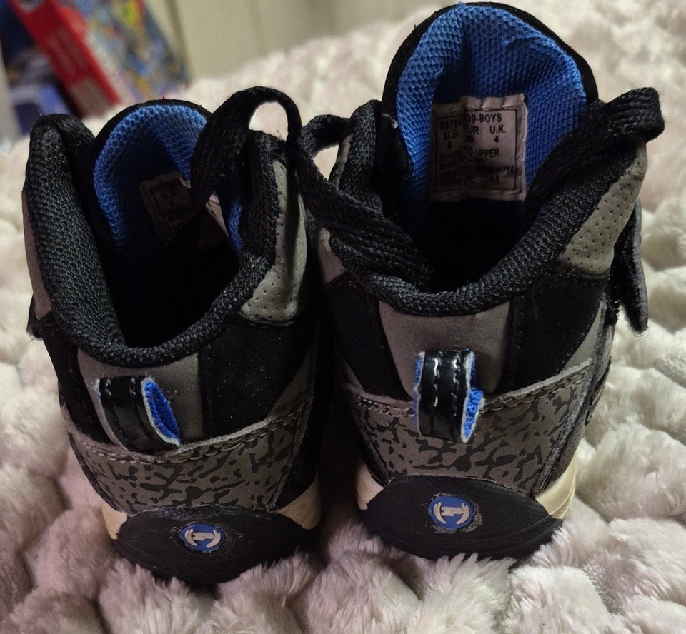 Zapatillas altas PhatFarm (infante talla 5) Foto 3 de 3