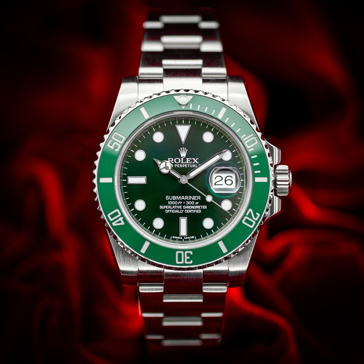 Rolex Submariner Date Hulk 116610LV Green Dial 40mm Complete Set