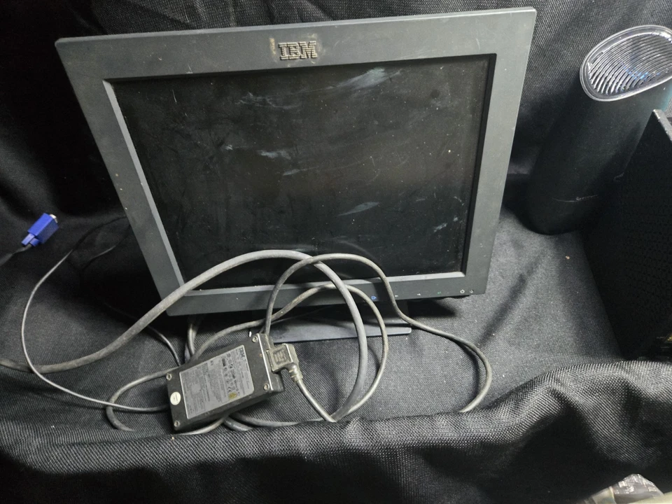 Classic IBM ThinkVision 15-inch LCD Monitor – Model 6734 - Image 3 of 4