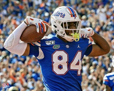 Kyle Pitts Florida Gators Unsigned Flexing Photo