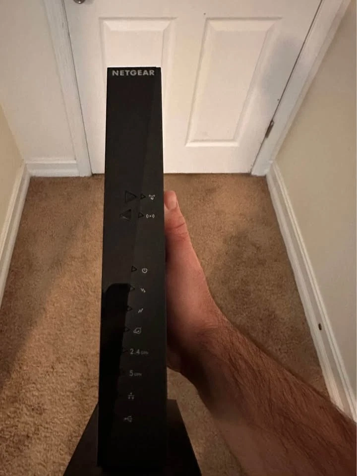 NETGEAR - Dual-Band AC1750 Router with 16 x 4 DOCSIS 3.0 Cable Modem - Black - Image 3 of 4