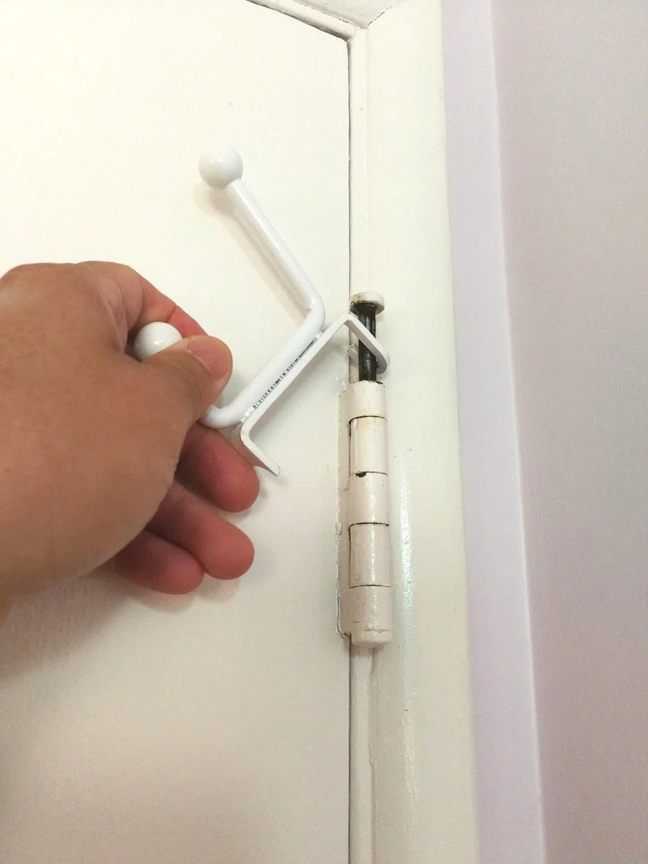 Gancho de toalla con bisagra para baño detrás de la puerta para hogar o viaje Foto 3 de 4