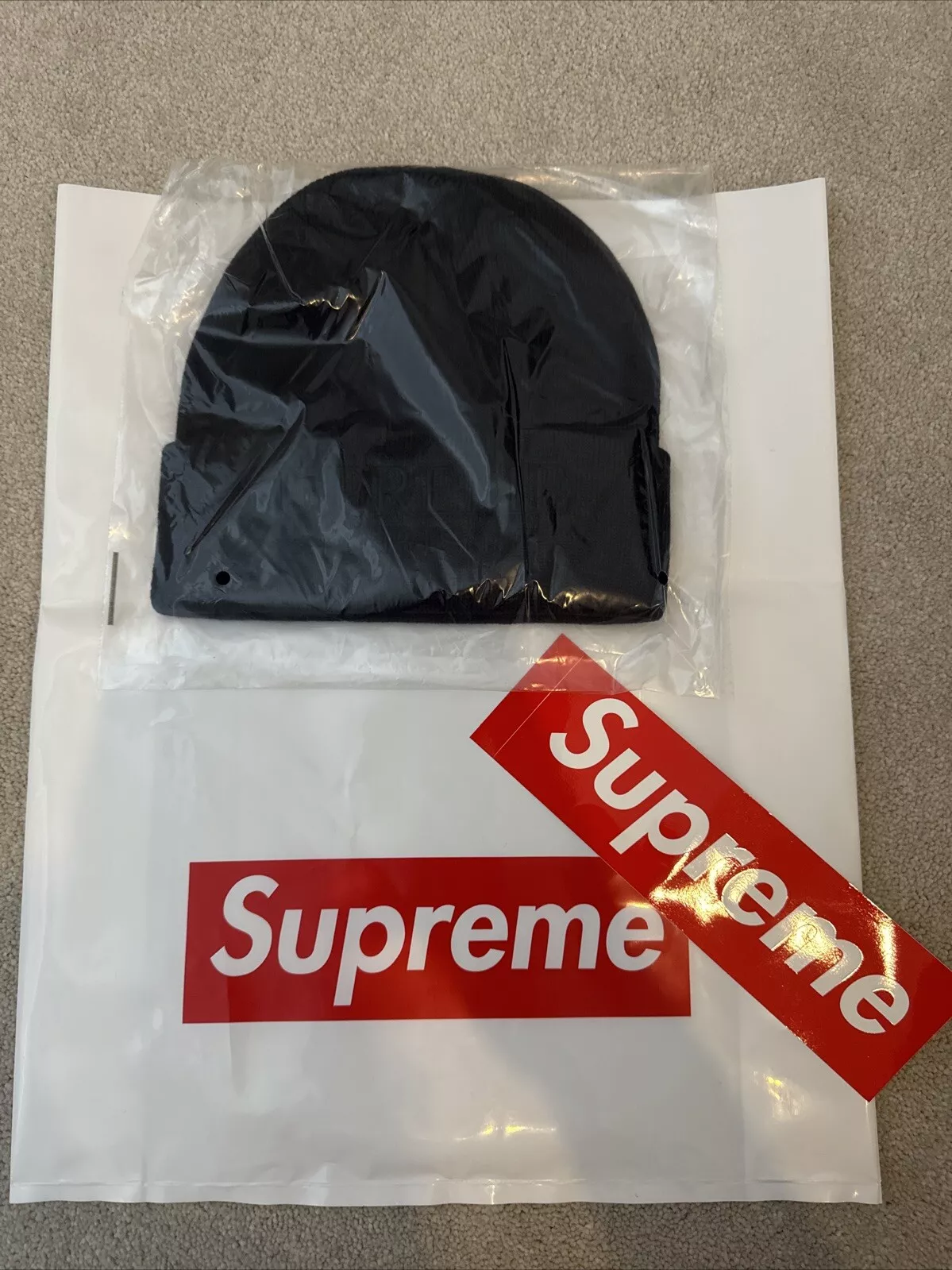 BONNET BLEU MARINE LOGO TONAL SUPRÊME SCELLÉ AVEC SAC AUTOCOLLANT OS NEUF SS19 BN9