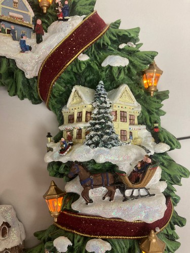 Thomas Kinkade 15” Illuminated Christmas Village Wreath Hamilton Collection - Picture 7 of 12