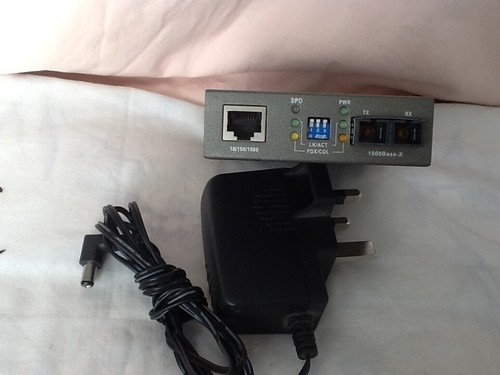 Level One GVT-4001 Gigabit Ethernet Media Converter 10/100/1000Base-T to SX/LX - Picture 3 of 6