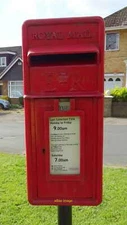 Photo 6x4 Close up, Elizabeth II postbox on Annandale Road, Kirk Ella Pos c2019