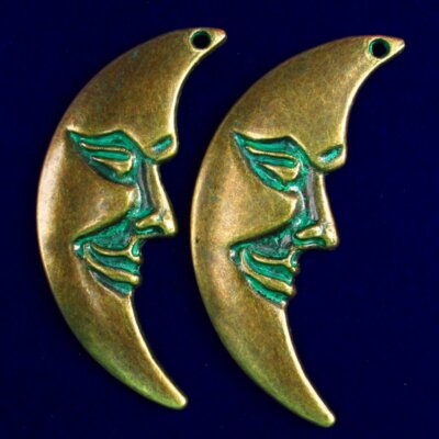 2Pcs 63x25x3mm Carved Brass Bronze Half-moon Pendant Bead YJ76PJ