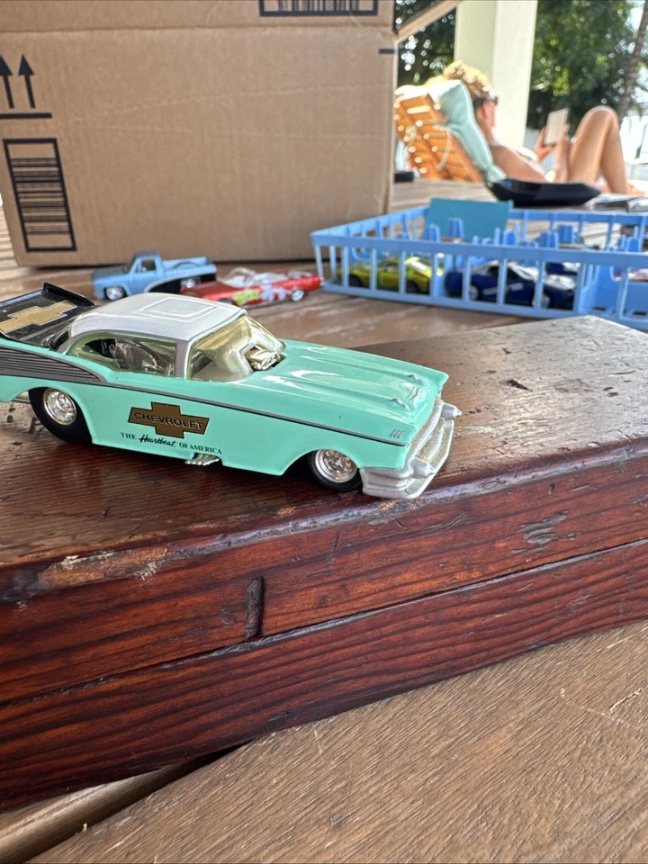 Coche divertido Chevy Hot Wheels 57 - CASI COMO NUEVO - pilotos reales vintage Foto 4 de 4