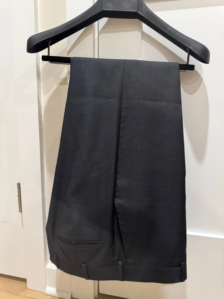 Suitsupply Napoli Charcoal Suit - Excellent Condition - Size 40 - 50% Discount - Image 3 of 4