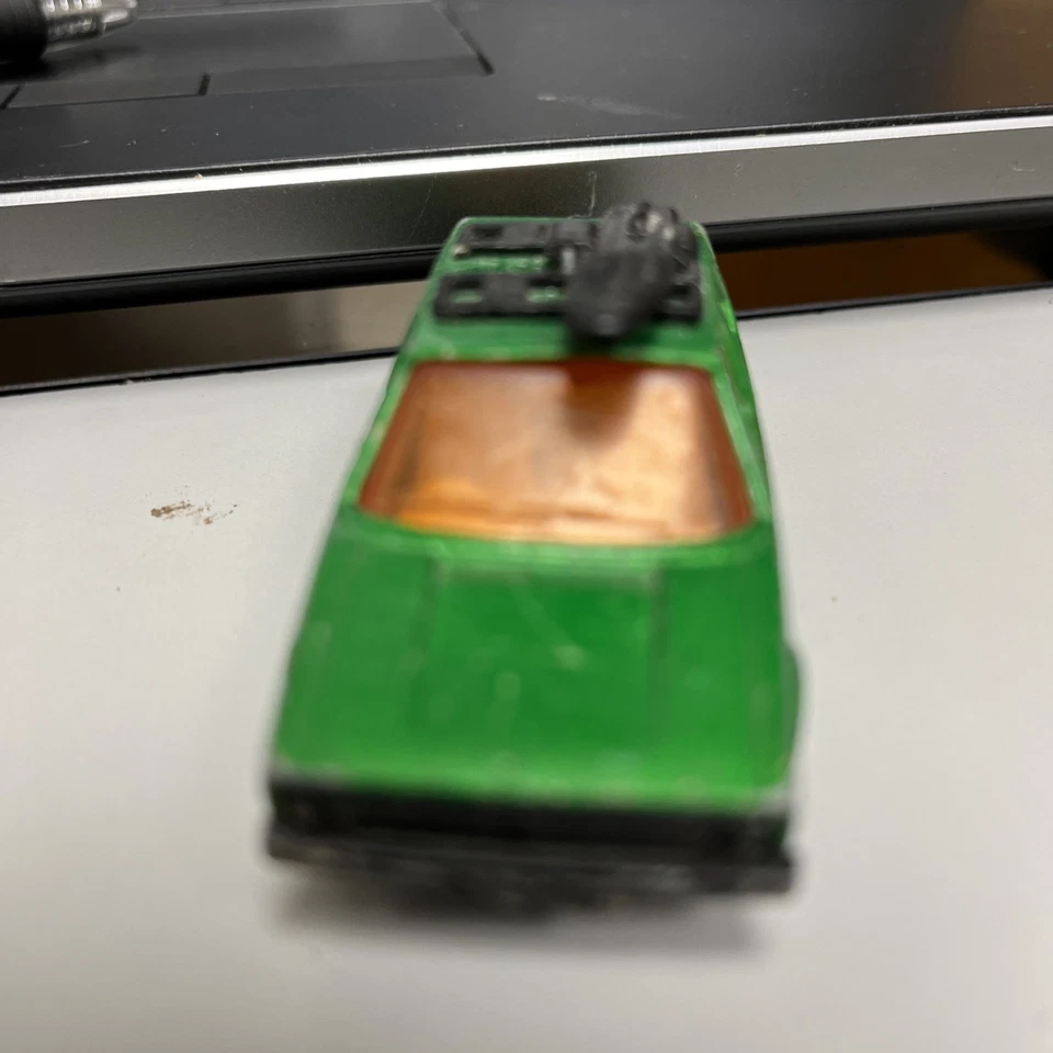 Matchbox Lesney Superfast Nº 7 V W Golf Verde con 1 tabla de surf negra y enganche Foto 2 de 4