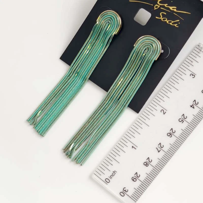 Nuevos pendientes colgantes Thalia Sodi borla llamativos elegantes mujeres fiesta vacaciones joyería Foto 4 de 4