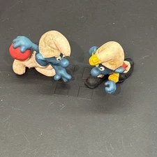 1977 - 1981 2" Smurf figurines lot of 2