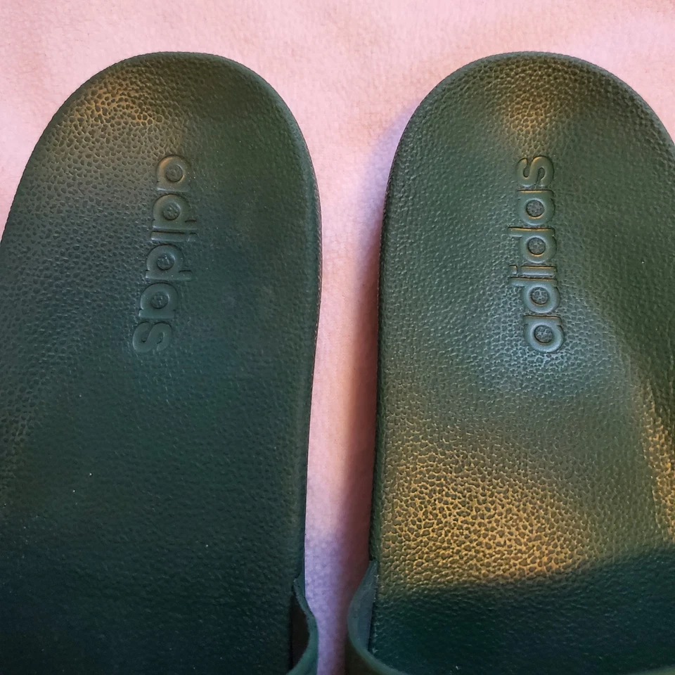 Зеленые сандалии-шлепанцы Adidas с оранжевыми буквами размер 8 для мужчин - Изображение 3 из 4