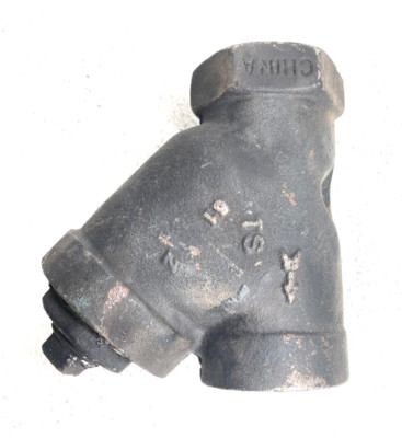 Cast Iron Y Strainer 1-1/2'' NPT / 250 Psi SWP / 20-Mesh Screen / 1'' NPT Blow-off