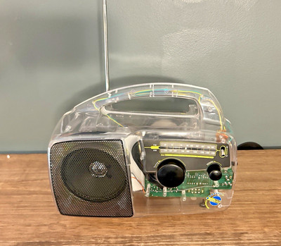 Freeplay Wind Up Radio A040700 Clear Case w/ Box Manual works well