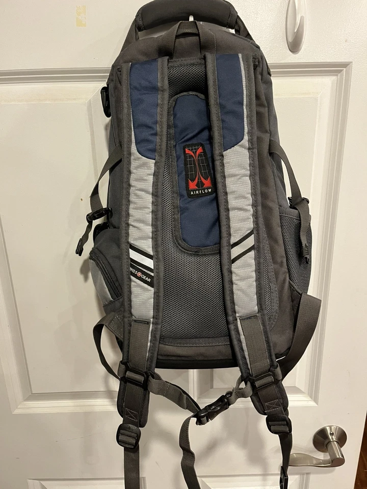 Mochila Swiss Gear 1651 City Pack azul y gris mango de alambre puerto electrónico Foto 3 de 4