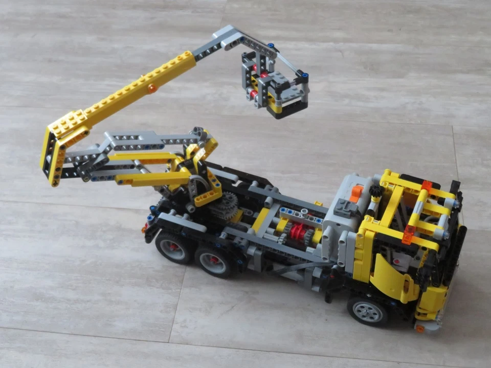 LEGO Technic 8292 Cherry Picker, photo 1 sur 5