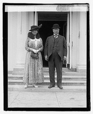 Photo:Mabel Boardman William Howard Taft 1921 Portrait at Building Steps