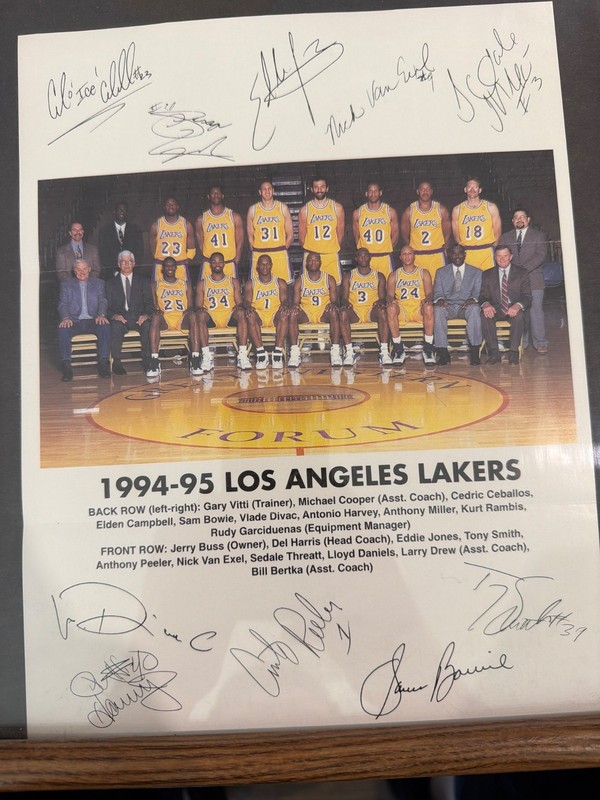 1994-95 Los Angeles Lakers team photo print with autographs