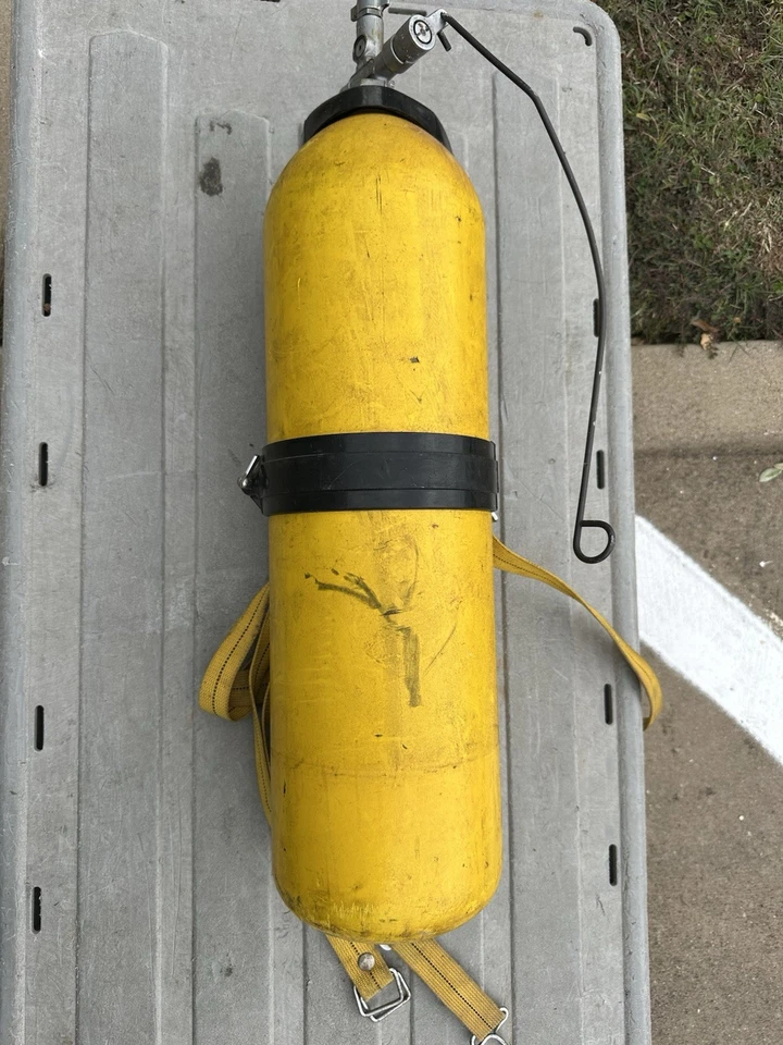 VINTAGE US DIVERS CO STEEL SCUBA DIVING TANK WITH BACK PACK - Image 3 of 4