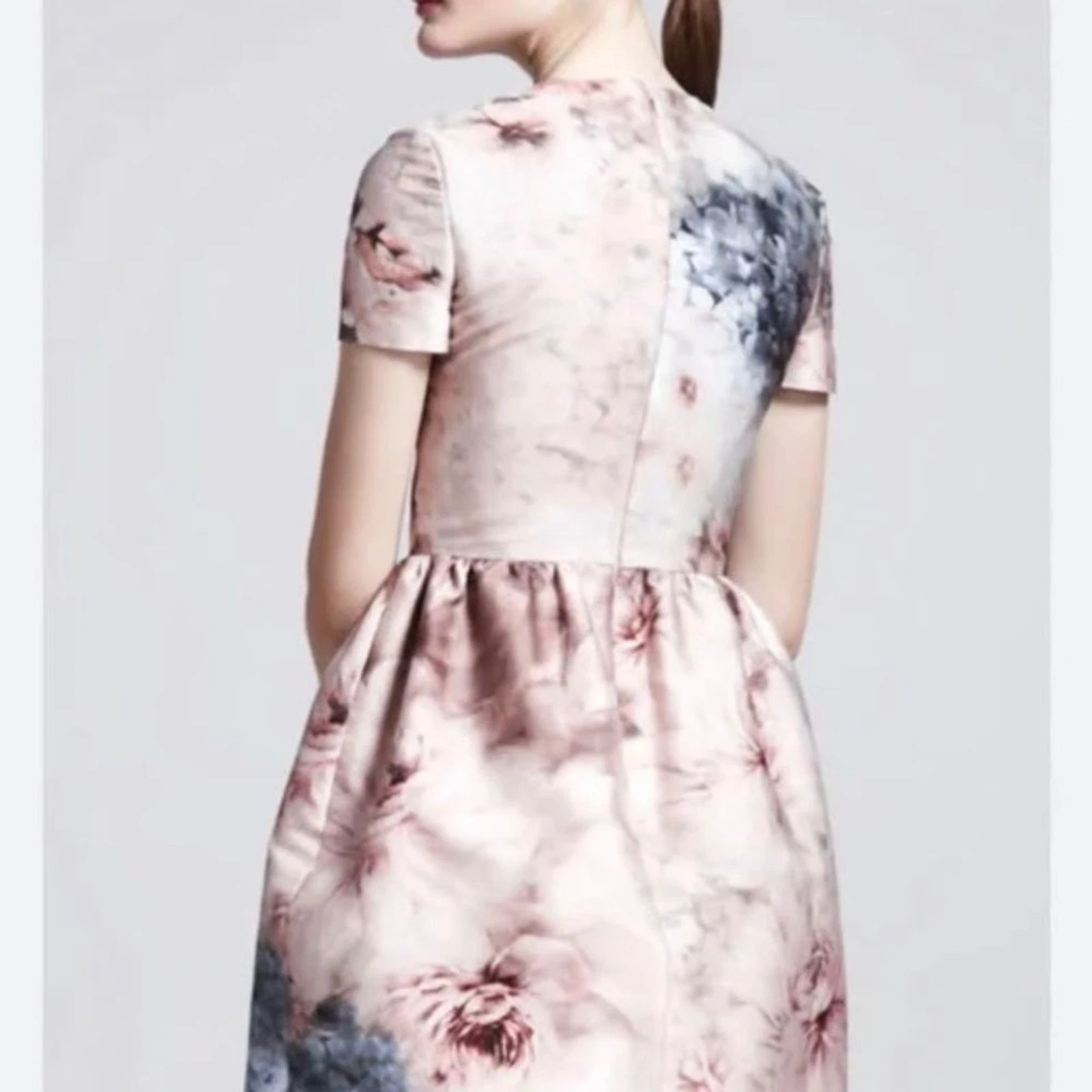 Abito da giardino Valentino secrect taglia 4 nuovo senza etichette