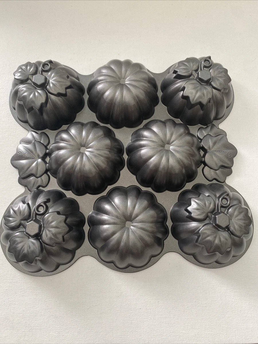Wilton mini cheap bundt pan