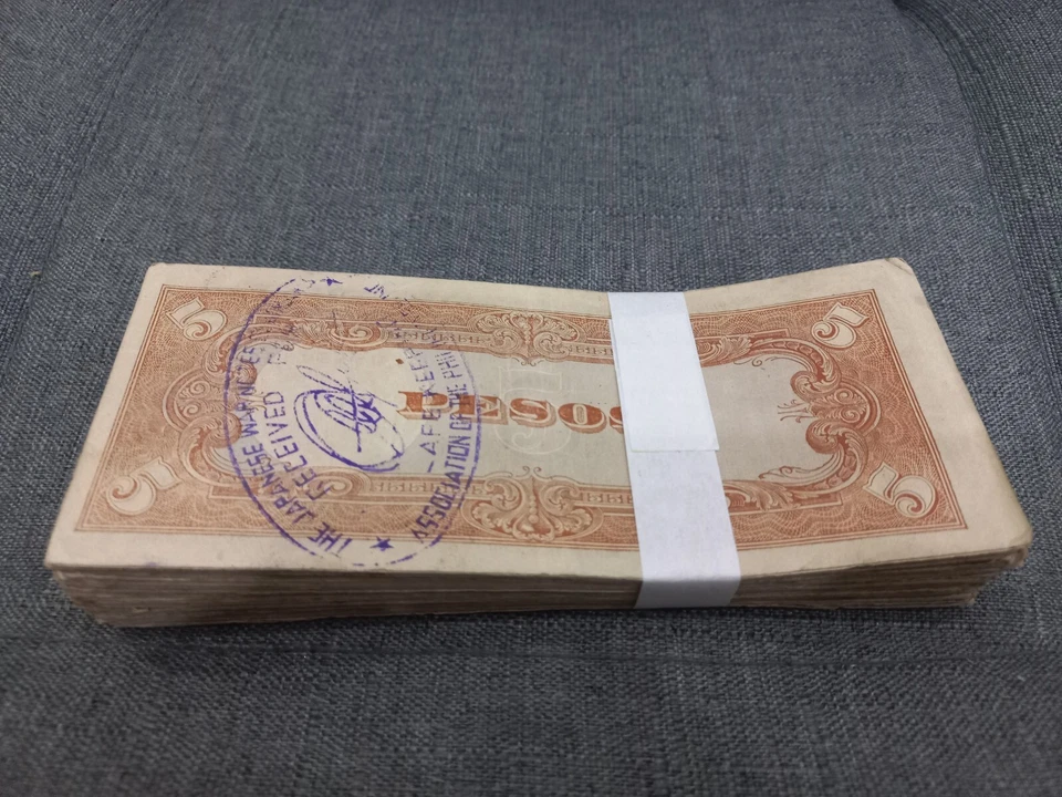 PHILIPPINES 5PESOS 1943YEAR 100PCS BUNDLE JAPAN WARll ERA almost VF nice quality - Image 2 of 3