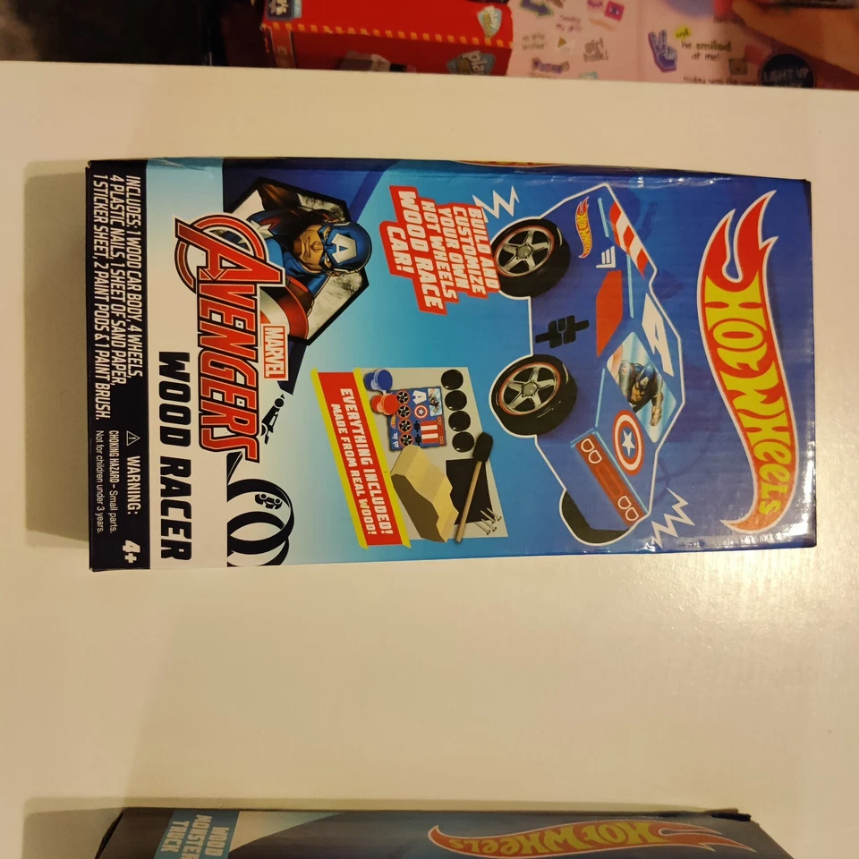 Marvel Capitán América Vengadores Hot Wheels Wood Racer  Foto 2 de 4
