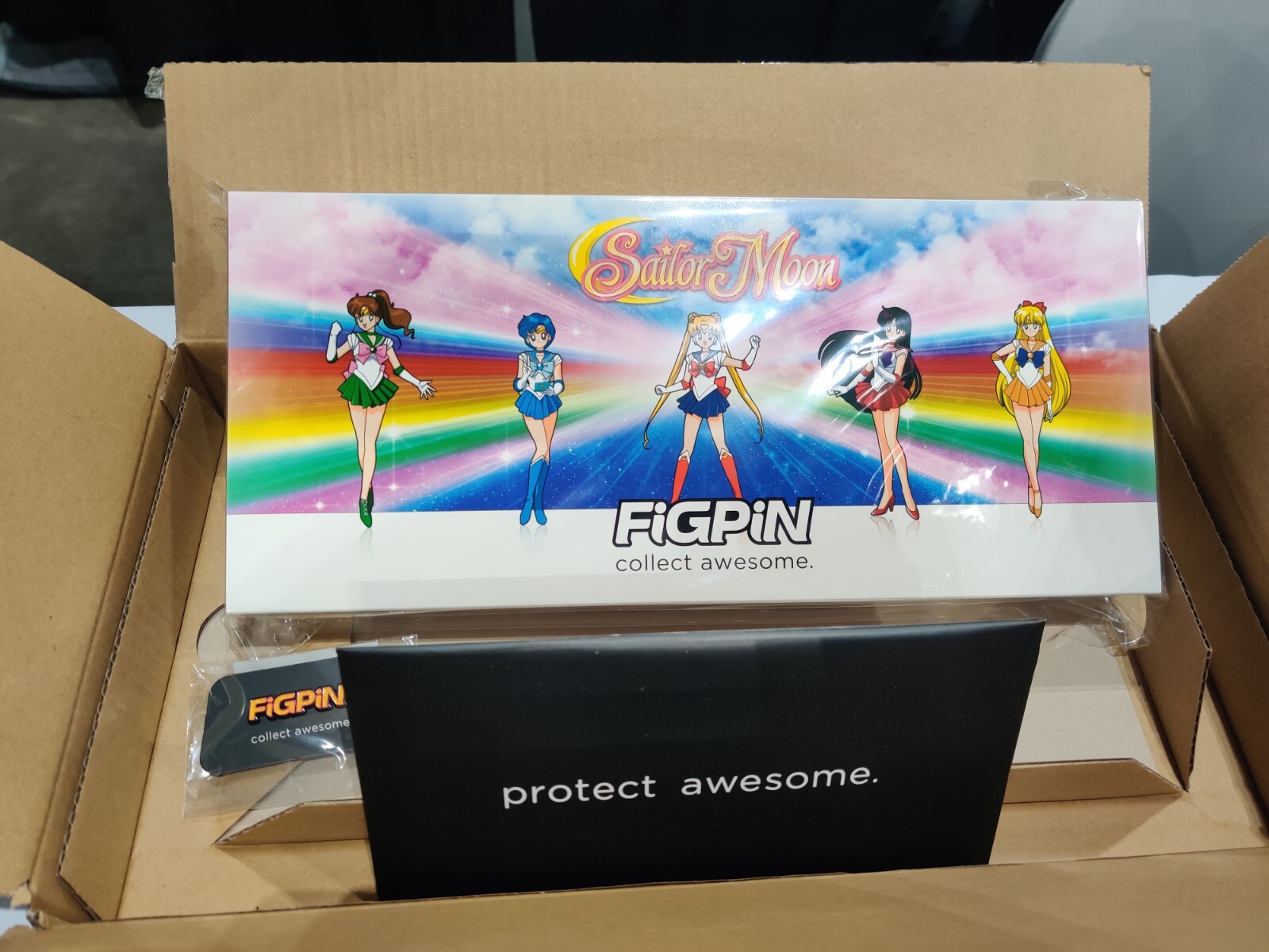 FiGPiN Sailor Moon Set Caja Exclusiva en Línea + Pin Logo EN MANO - SE ENVÍA RÁPIDO