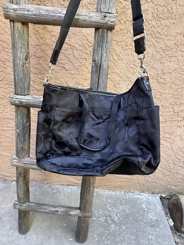 Bolsa de bebê preta autêntica Coach Fralda - Imagem 2 de 4
