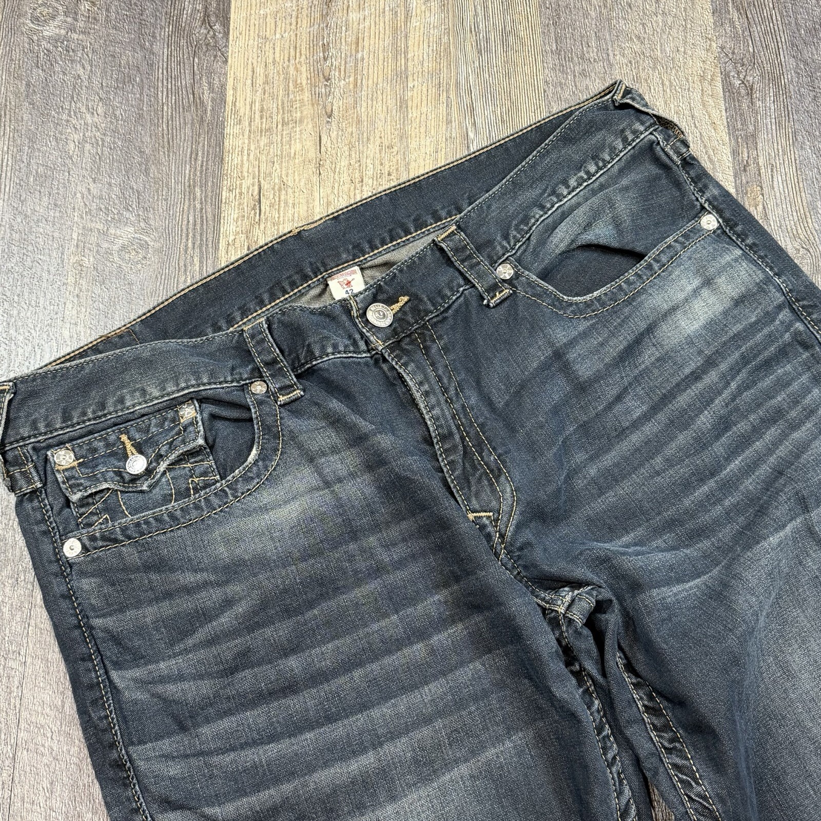 True Religion Straight Leg Flap Pocket Jeans Mens 42x34 Earthworm Dark Wash thumbnail 5