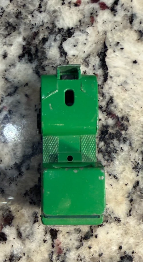 YAT MING SEMI CAB GREEN 1:64 DIECAST 2 5/8" TRUCK MADE HONG KONG 1970's VINTAGE! - Image 4 of 4