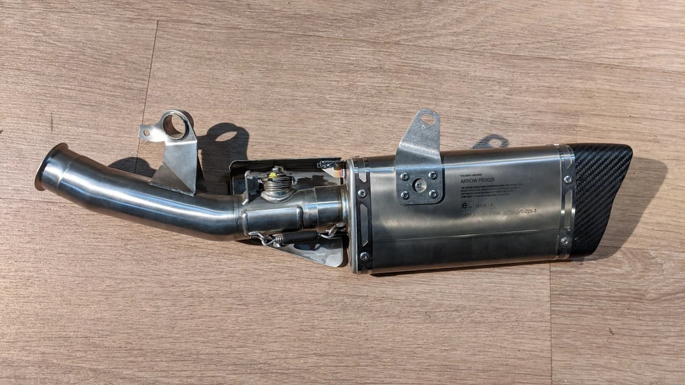 New Triumph Daytona 675 Arrow Slip On Silencer UC A9600556 - Image 2 of 3