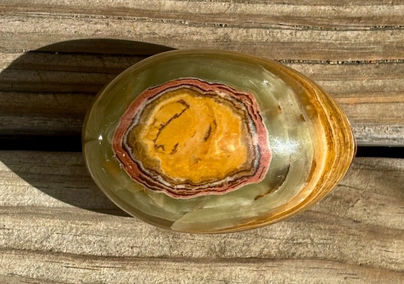 Decorative stone egg
