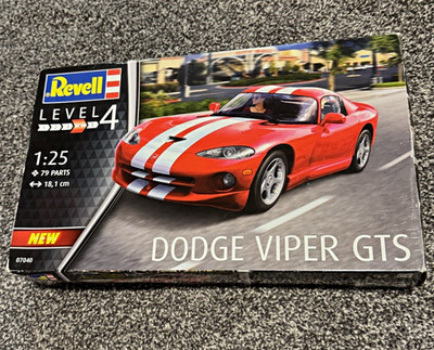 Revell 1:25 Dodge Viper GTS Plastic Model Kit Skill Level 4 Advanced 07040