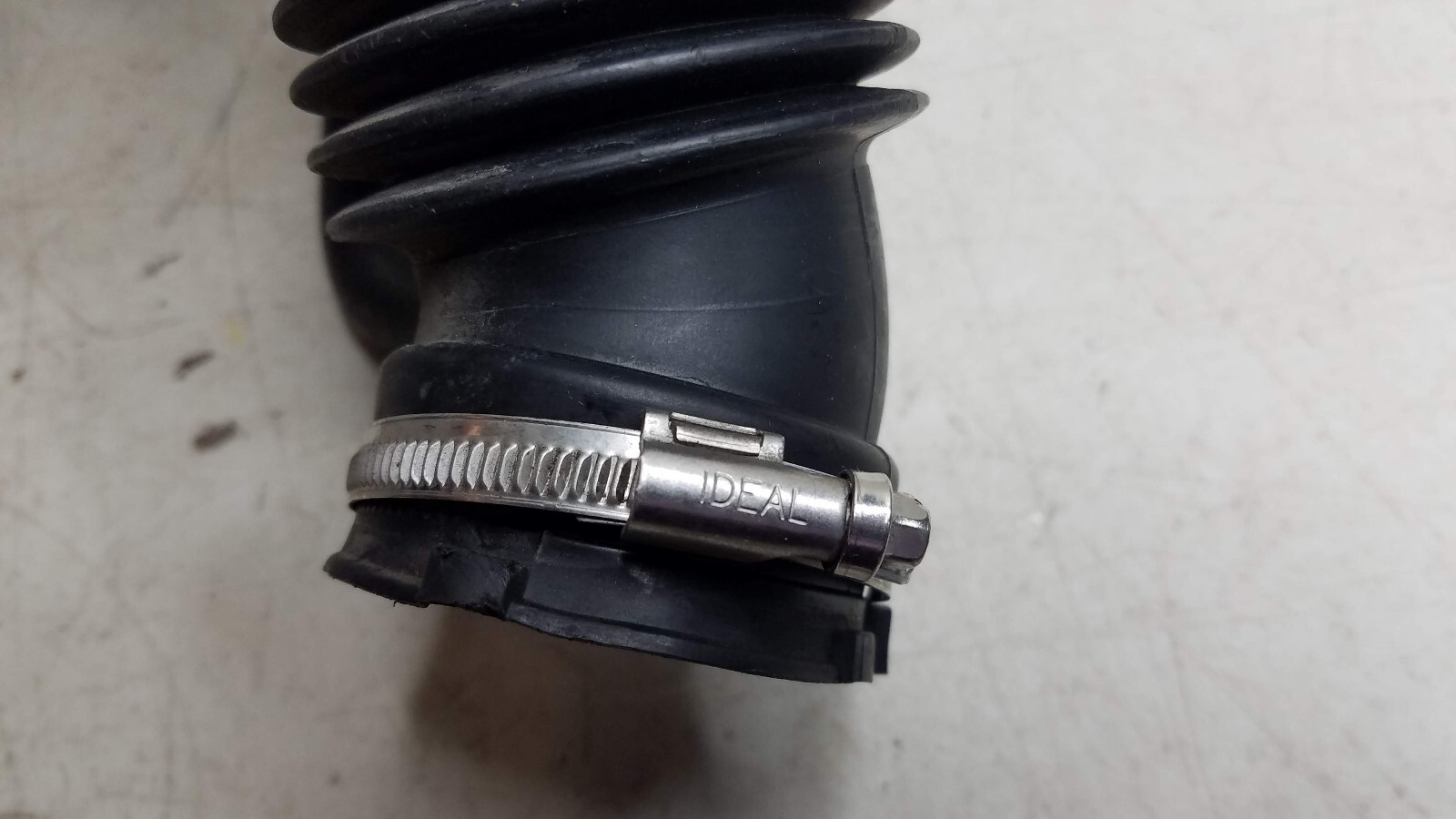 2014 FORD FIESTA AIR INTAKE CLEANER BOX HOSE TUBE PIPE D2B19R504AA