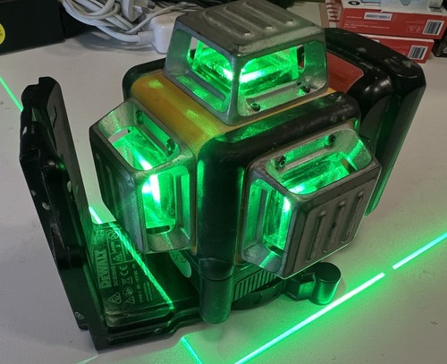 DeWalt DCE089G 12V Li-ion Cordless 3 x 360° Green Beam Line Laser Level - Used - Picture 2 of 9