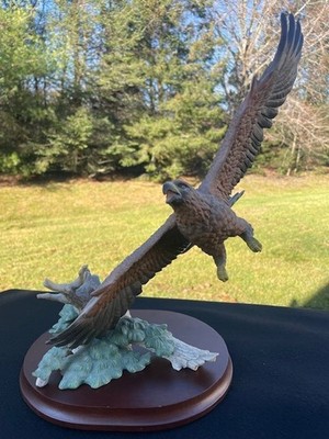 1993 Lenox Smithsonian Golen Eagle Fine Porcelain ''Wings of Power'' Figurine+Base